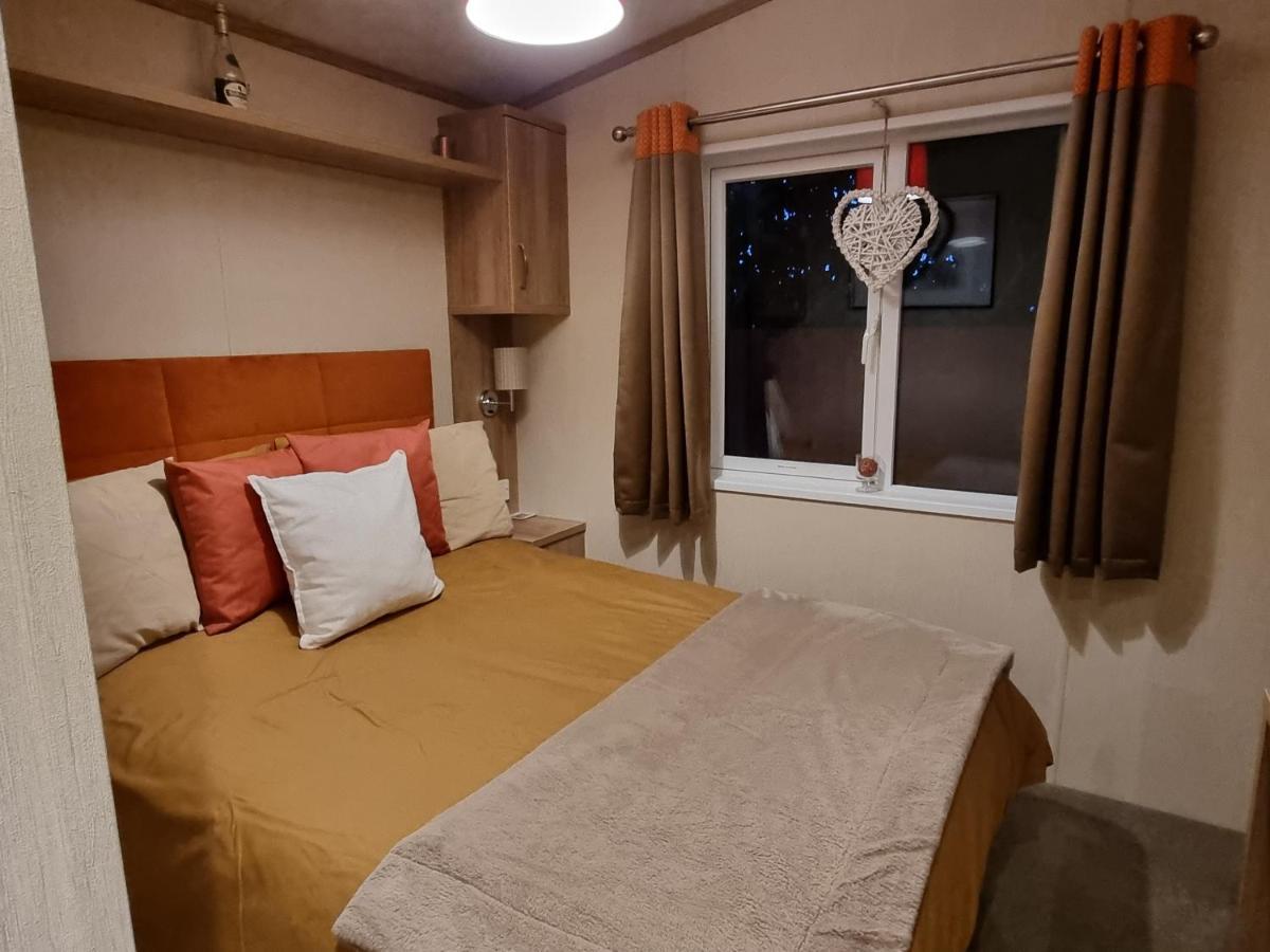 Kimadalyn Villa Форфар Екстериор снимка